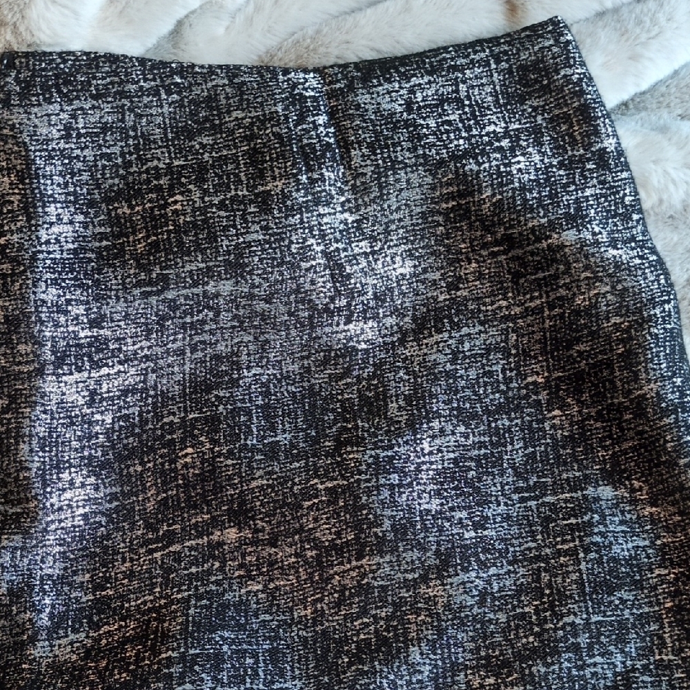 Michel Studio Textured Black and Sparkle Metallic Silver Skirt - Size 14